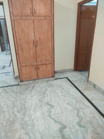 Room in 3 BHK Villa at Gomti Nagar – for Rent