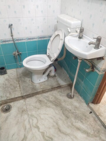 Bathroom in 3 BHK Villa at Gomti Nagar – for Rent