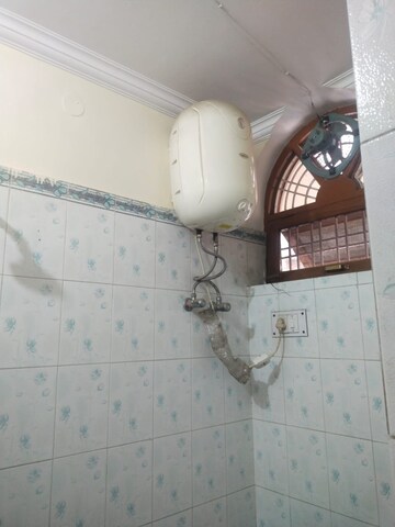 Bathroom in 3 BHK Villa at Gomti Nagar – for Rent