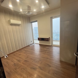 Room in 3 BHK Apartment at Mahindra Luminare, Sector 59 – for Sale