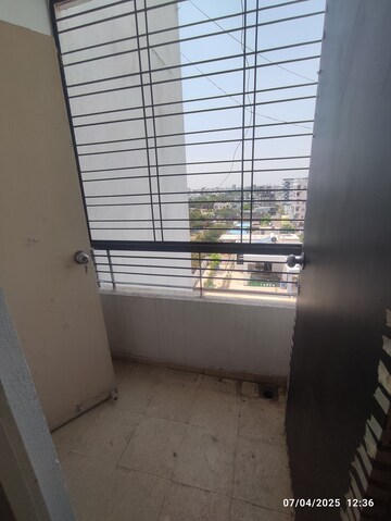 Room in 2 BHK Apartment at Manish Nagar – for Rent
