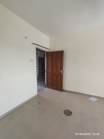 Room in 2 BHK Apartment at Manish Nagar – for Rent