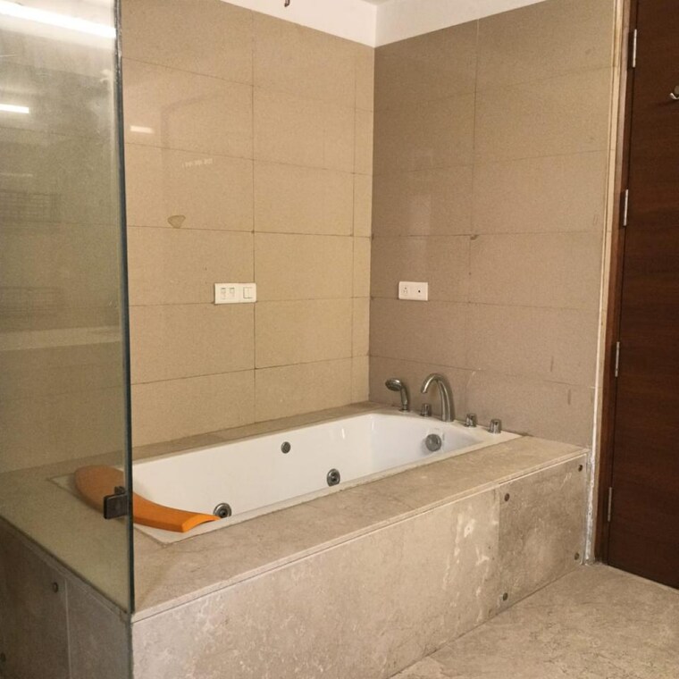 Bathroom, emaar-the-vilas 4 Bedroom 3900 Sq.Ft. Apartment In Dlf Phase ii Gurgaon 8450763