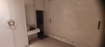 Room in 4 BHK Apartment at Mittal Phoenix Tower, Lower Parel – for Rent
