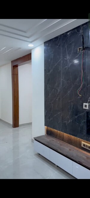 Furnished Amenities in 3.5 BHK Builder Floor at Sector 85 – for Sale