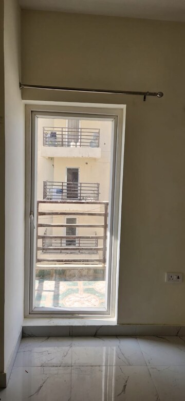 Room in 1 BHK Apartment at Pivotal Paradise, Sector 62 – for Rent