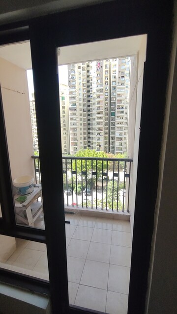 Bedroom in 2.5 BHK Apartment at Logix Blossom County, Sector 137 – for Rent