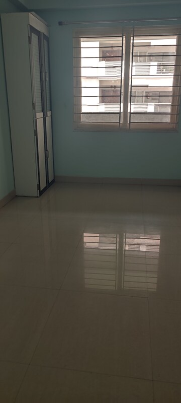 Room in 4 BHK Apartment at Niharika Signature, Gachibowli – for Rent