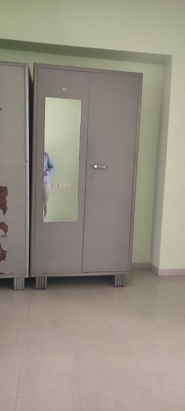 Room in 4 BHK Apartment at Niharika Signature, Gachibowli – for Rent