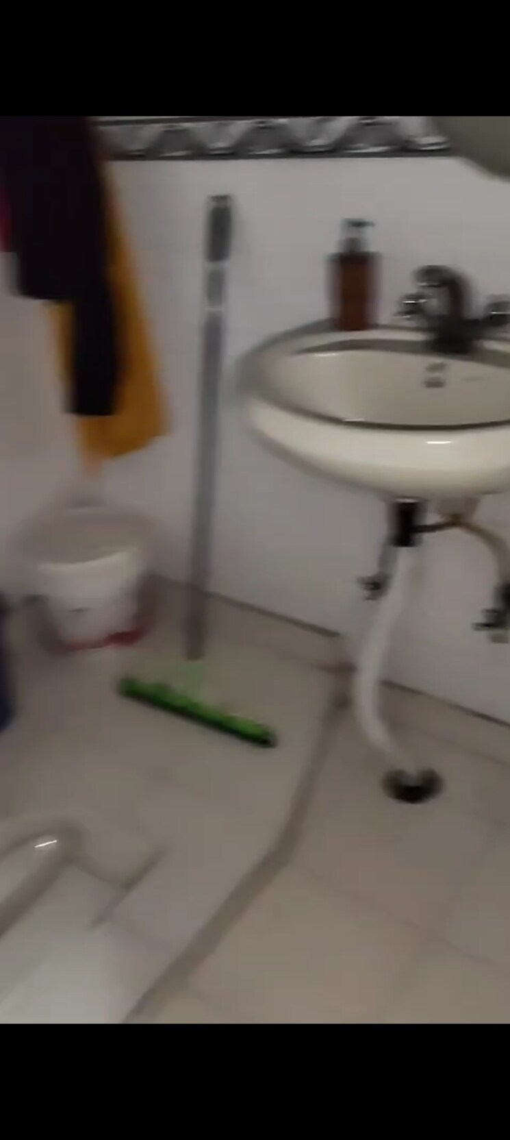 Bathroom, vaishali extension 2 Bedroom 950 Sq.Ft. Builder Floor In Vaishali Extension Ghaziabad 8450998