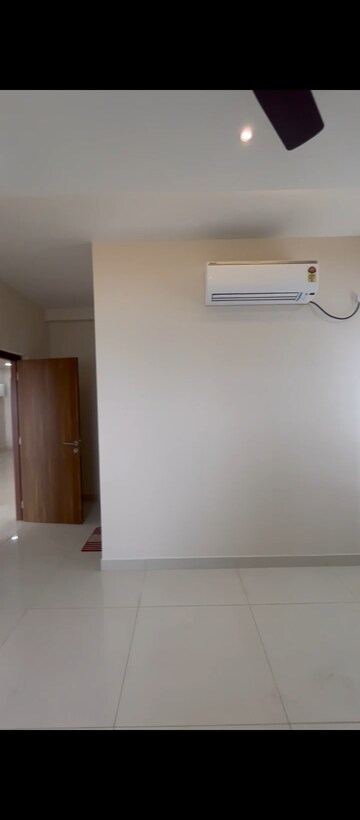 Room in 3.5 BHK Apartment at Prestige Tranquil, Kokapet – for Rent