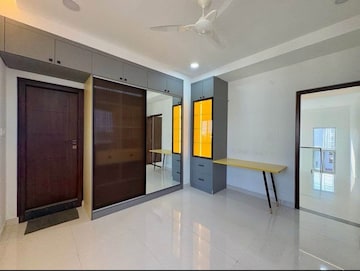 Room in 3 BHK Apartment at Vishnu Vistara, Hi Tech City – for Rent