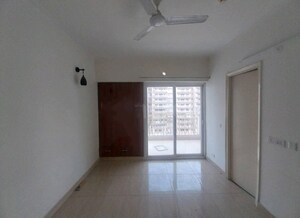 Room in 3 BHK Apartment at Gaur City 7th Avenue, Sector 4, Greater Noida – for Sale