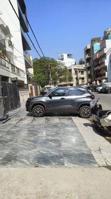 Parking in 3 BHK Builder Floor at New Rajinder Nagar – for Rent