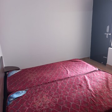 Master Bedroom in 2.5 BHK Apartment at Ansal Sushant Golf city, Sushant Golf City – for Rent