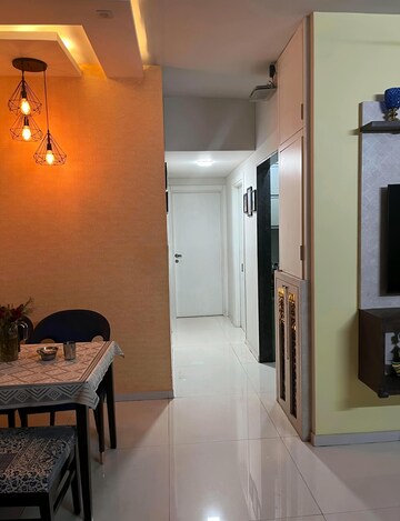 2 BHK Apartment For Rent in Rustomjee Urbania Azziano, Majiwada