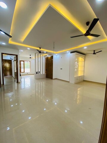 Living Room in 3 BHK Builder Floor at Fidato Honour Homes, Sector 89 – for Sale