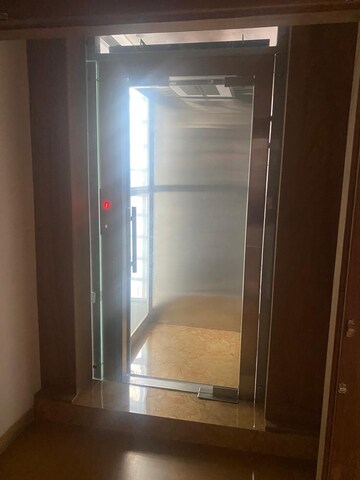 Bathroom in 6 BHK Independent House at Banjara Hills – for Sale