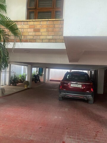 Parking in 6 BHK Independent House at Banjara Hills – for Sale