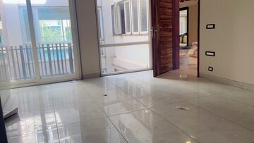 Room in 5 BHK Builder Floor at SS Southend Floors, South City 2 – for Rent