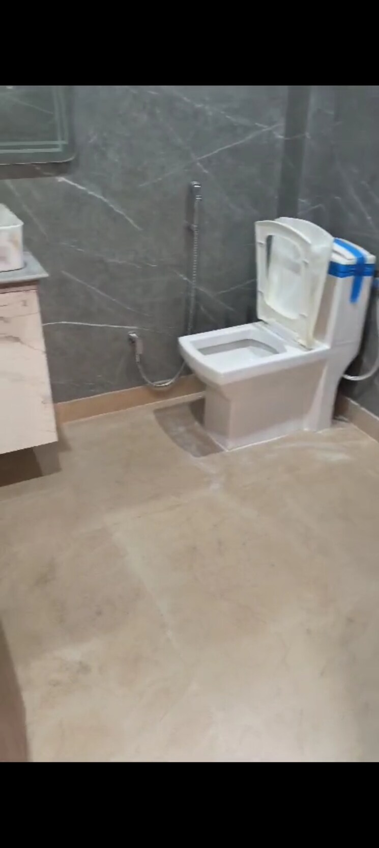 Bathroom, indrapuram 4 Bedroom 130 Sq.Mt. Builder Floor In Indrapuram Ghaziabad 8451550