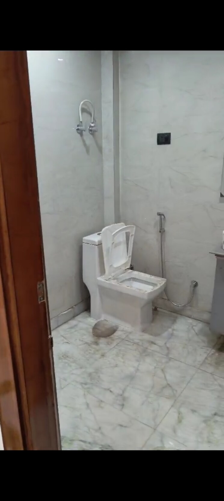 Bathroom, indrapuram 4 Bedroom 130 Sq.Mt. Builder Floor In Indrapuram Ghaziabad 8451550