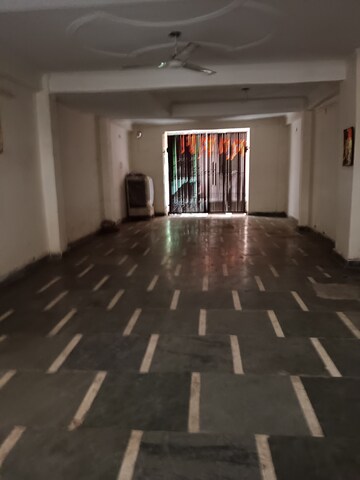 Parking in 2.5 BHK Builder Floor at Krishna Nagar – for Sale
