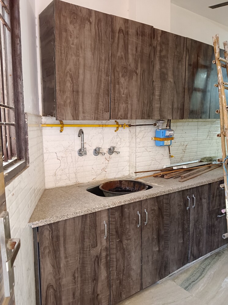 Kitchen, krishna nagar 2.5 Bedroom 675 Sq.Ft. Builder Floor In Krishna Nagar Delhi 8451611