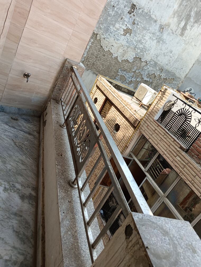 Balcony, krishna nagar 2.5 Bedroom 675 Sq.Ft. Builder Floor In Krishna Nagar Delhi 8451611