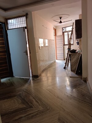 Study Room in 2.5 BHK Builder Floor at Krishna Nagar – for Sale