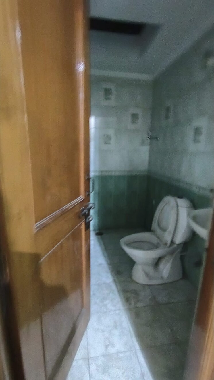 Bathroom, sector 21d 4 Bedroom 1600 Sq.Ft. Independent House In Sector 21d Faridabad 8451579