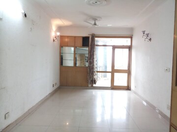 Room in 4 BHK Builder Floor at Ahinsa Khand 1 – for Sale