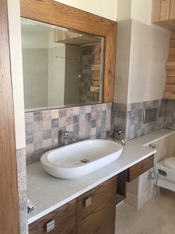 Bathroom in 4 BHK Apartment at Parsvnath Exotica, Sector 53 – for Rent