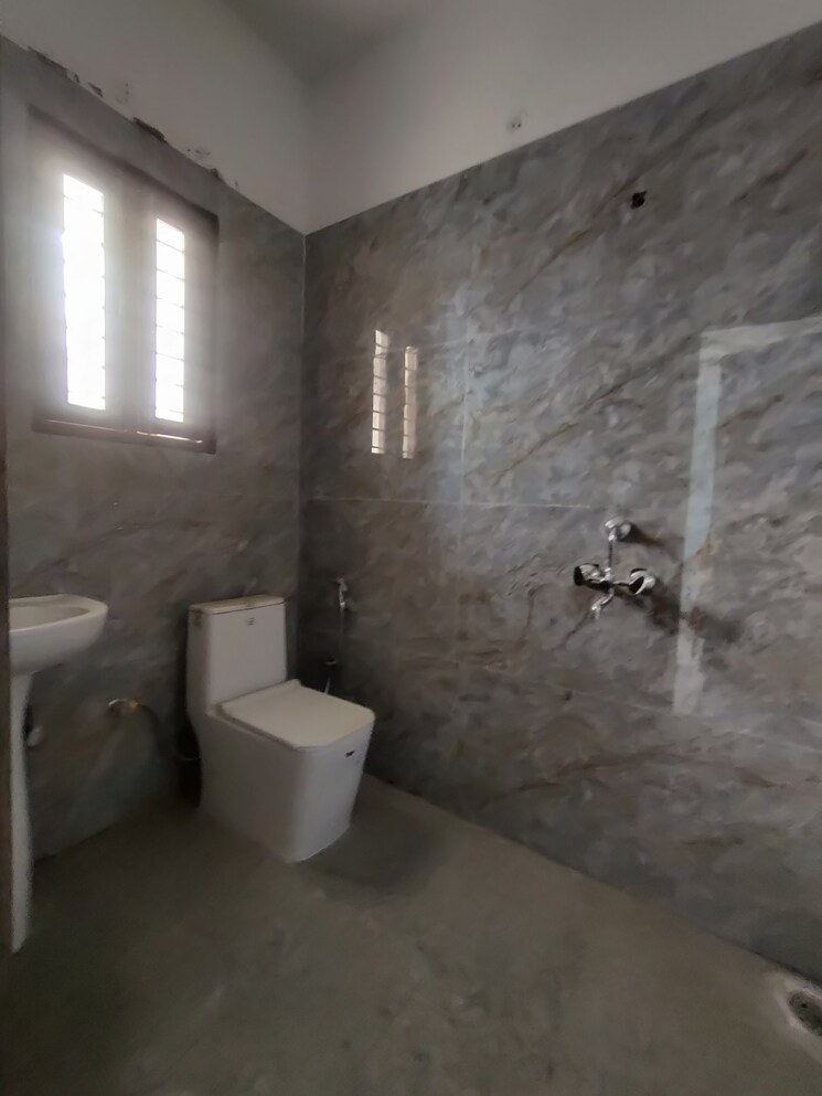 Bathroom, dehradun cantt 3.5 Bedroom 2000 Sq.Ft. Villa In Dehradun Cantt Dehradun 8451653