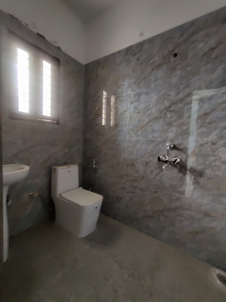 Bathroom, dehradun cantt 3.5 Bedroom 2000 Sq.Ft. Villa In Dehradun Cantt Dehradun 8451653