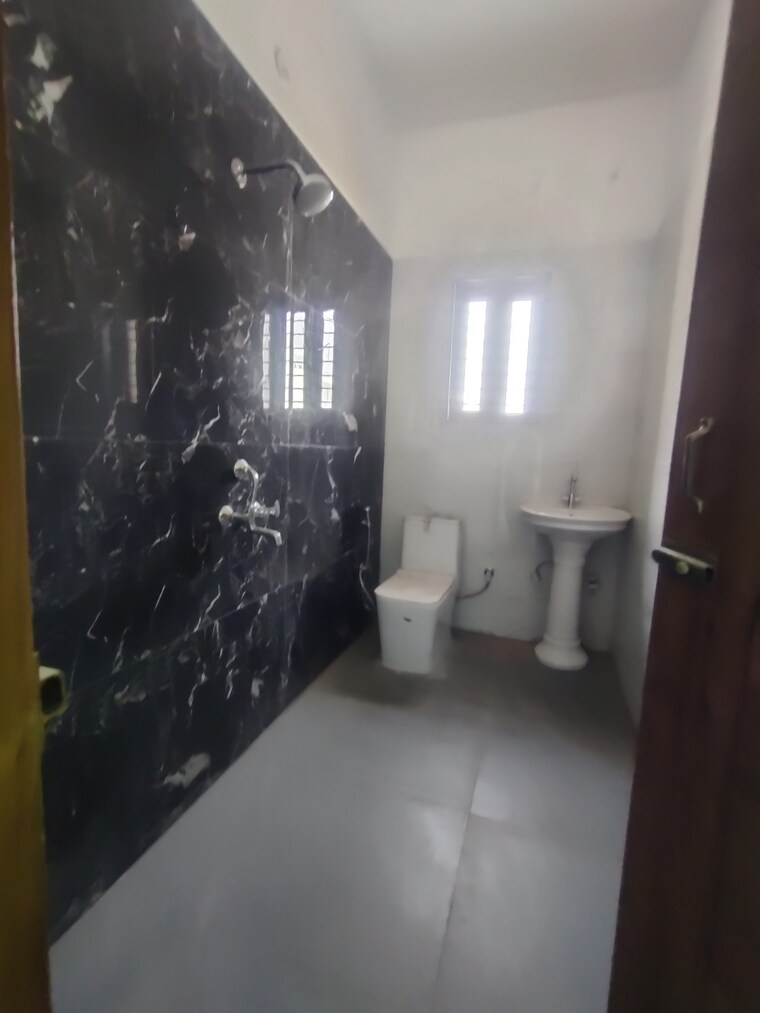 Bathroom, dehradun cantt 3.5 Bedroom 2000 Sq.Ft. Villa In Dehradun Cantt Dehradun 8451653