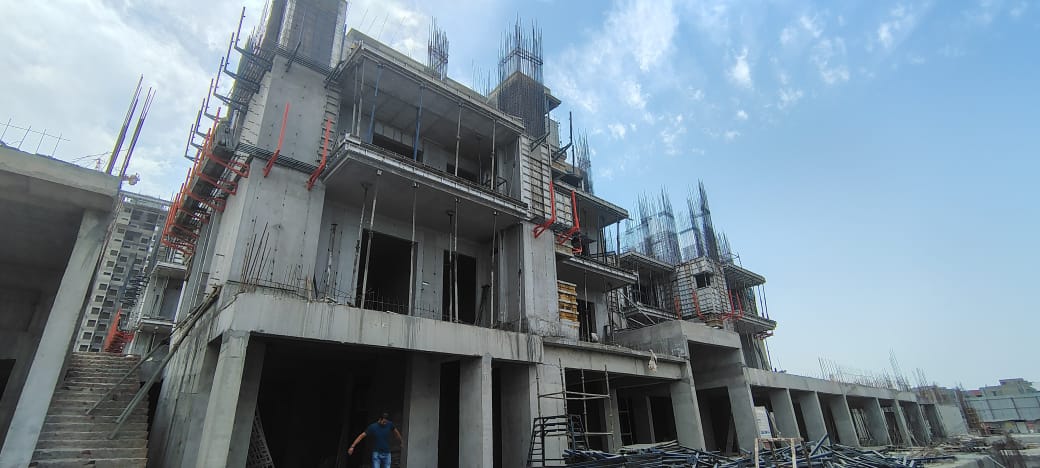 4 BHK + Pooja Room 2150 Sq.Ft. Apartment in Irish Platinum