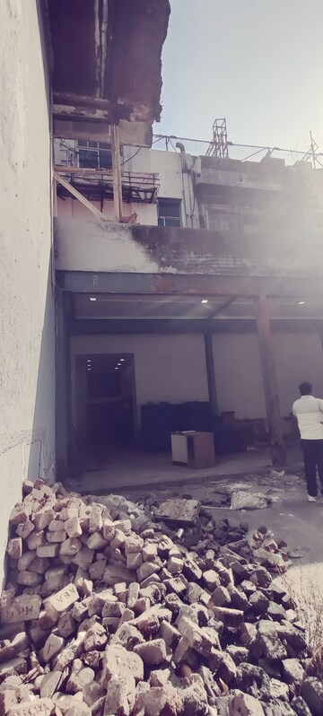  Showroom – Exterior View View at Raghuvanshi Mills, Worli - for Rent