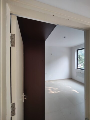 Furnished Amenities in 3 BHK Builder Floor at Vatika Primrose Floors, Sector 82 – for Sale