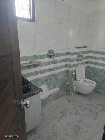 Bathroom in 1 BHK Apartment at Sector 57 – for Rent