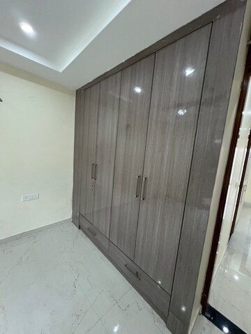 Furnished Amenities in 3.5 BHK Builder Floor at Sector 10a – for Sale