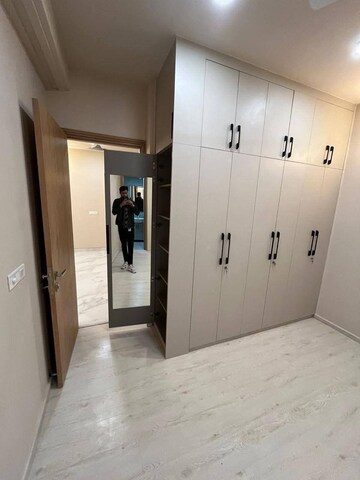 Furnished Amenities in 2.5 BHK Apartment at M3M Heights, Sector 65 – for Rent