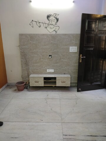 Master Bedroom in 1 BHK Builder Floor at Paschim Vihar – for Rent