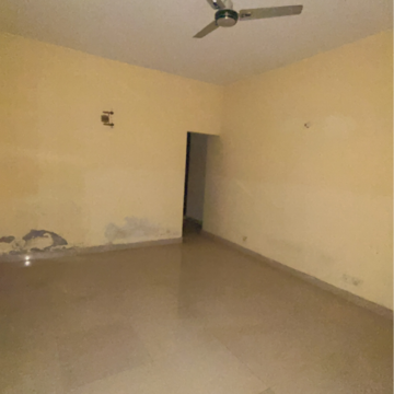 Room in 4 BHK Apartment at Omaxe NRI City Center, Omega Ii Greater Noida – for Rent