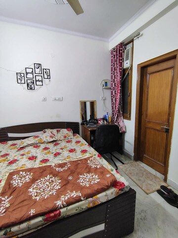 Bedroom in 2 BHK Builder Floor at Sector 9 – for Rent