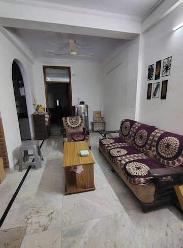 Master Bedroom in 2 BHK Builder Floor at Sector 9a – for Rent