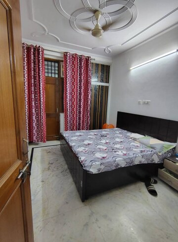 Bedroom in 2 BHK Builder Floor at Sector 9a – for Rent