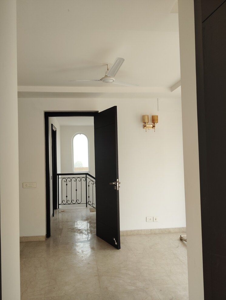 Master Bedroom, emaar-marbella 5 Bedroom 360 Sq.Yd. Villa In Sector 66 Gurgaon 8452244
