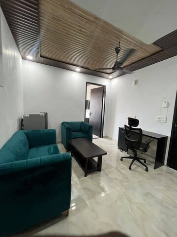 Building Lobby in 1 BHK Builder Floor at Sushant Vyapaar Kendra, Sector 43 – for Rent