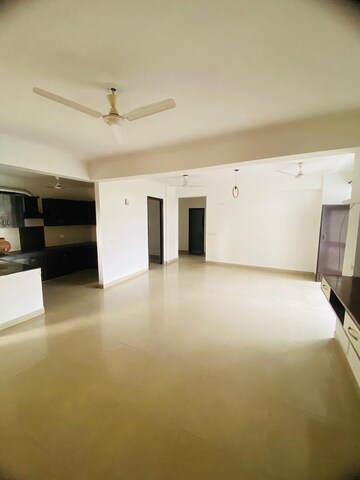 Master Bedroom in 4 BHK Apartment at Bhawna Apartment, Sector 43 – for Rent